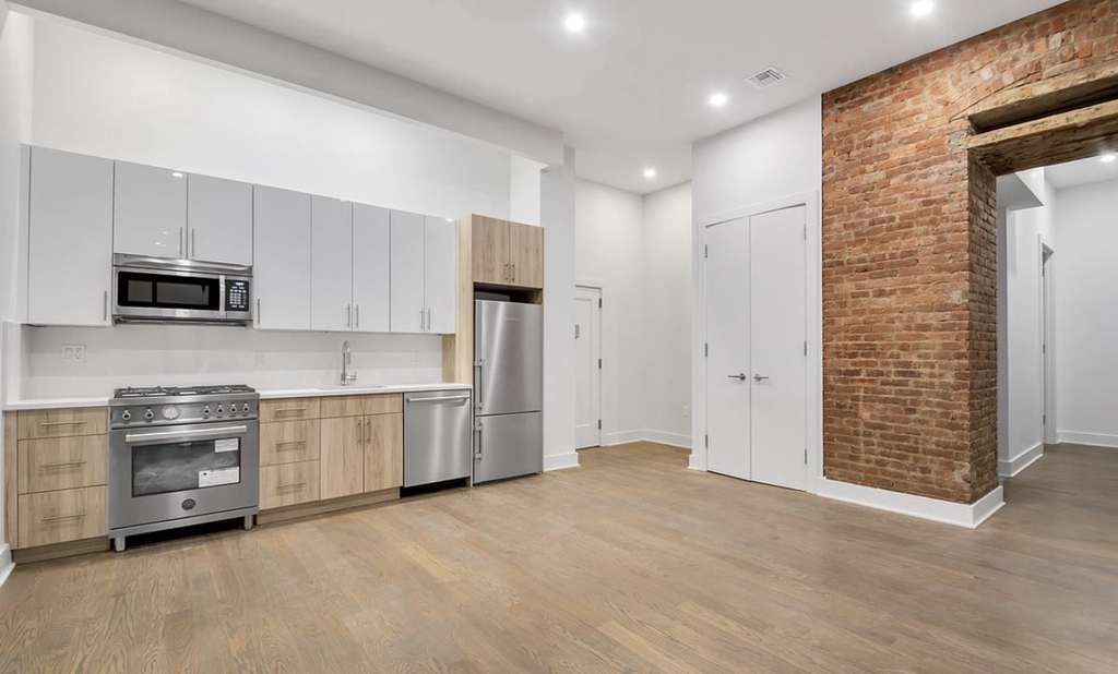 121 Madison Avenue - Photo 1