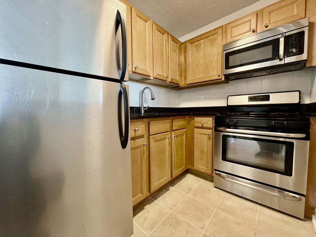 3333 Broadway - Photo 5
