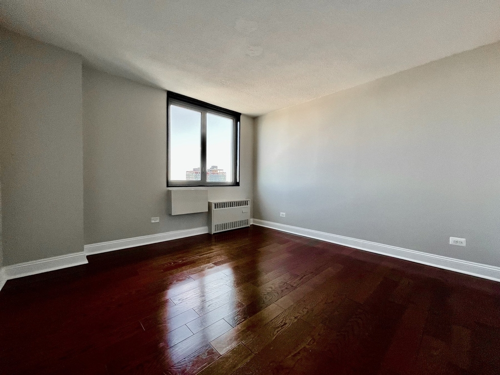 3333 Broadway - Photo 2