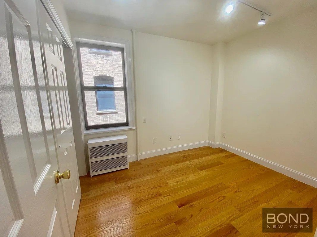 East 50th Street - Photo 3