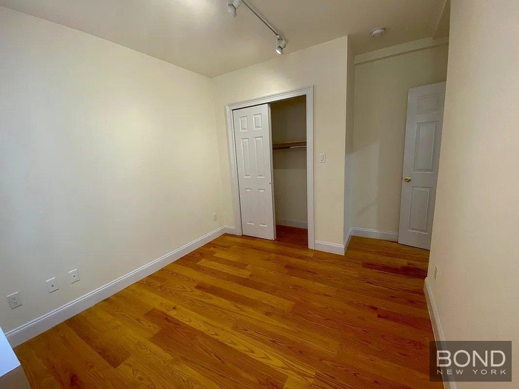East 50th Street - Photo 2