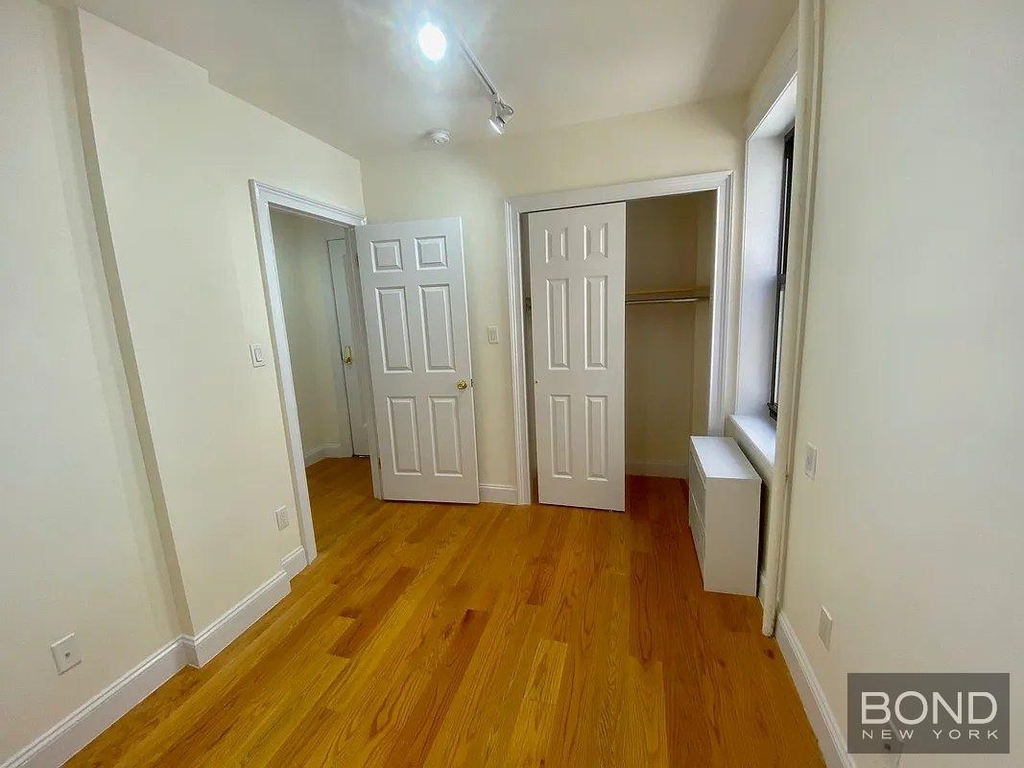 East 50th Street - Photo 5