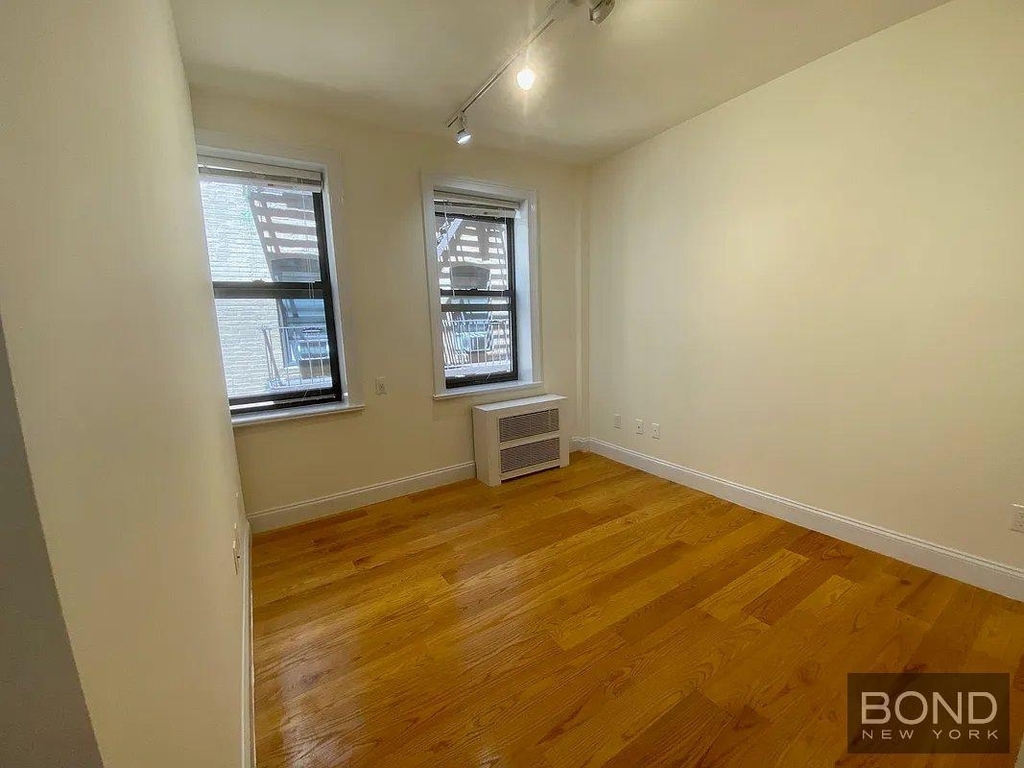 East 50th Street - Photo 8
