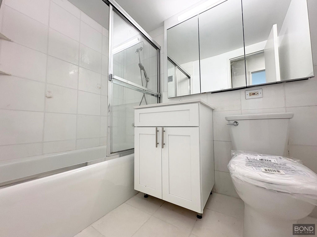 East 71st Street - Photo 4
