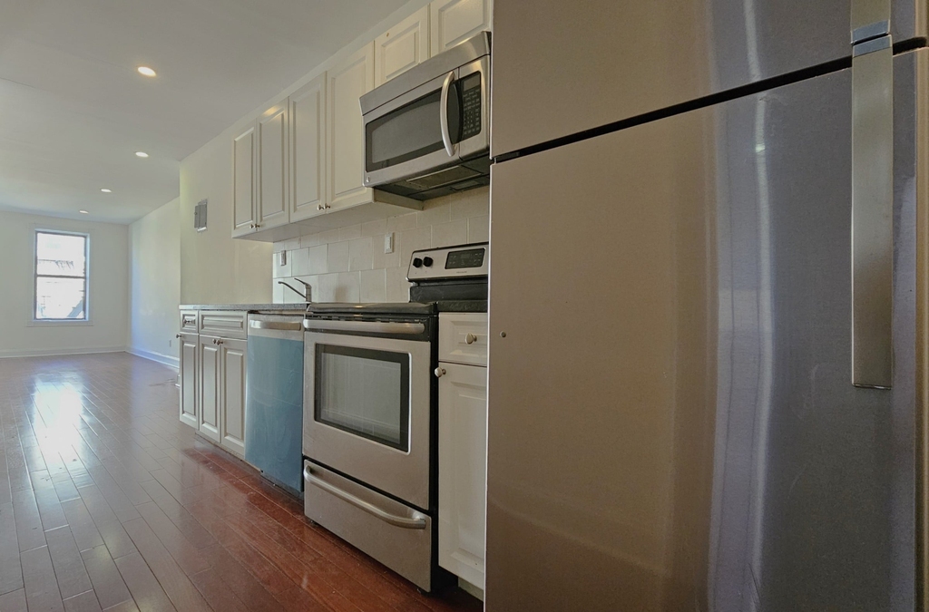 20 Magaw Place - Photo 4
