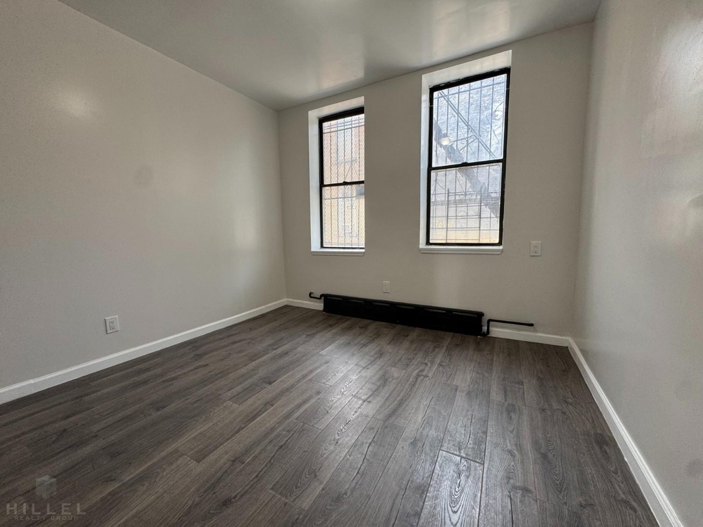 Rockaway Avenue - Photo 8