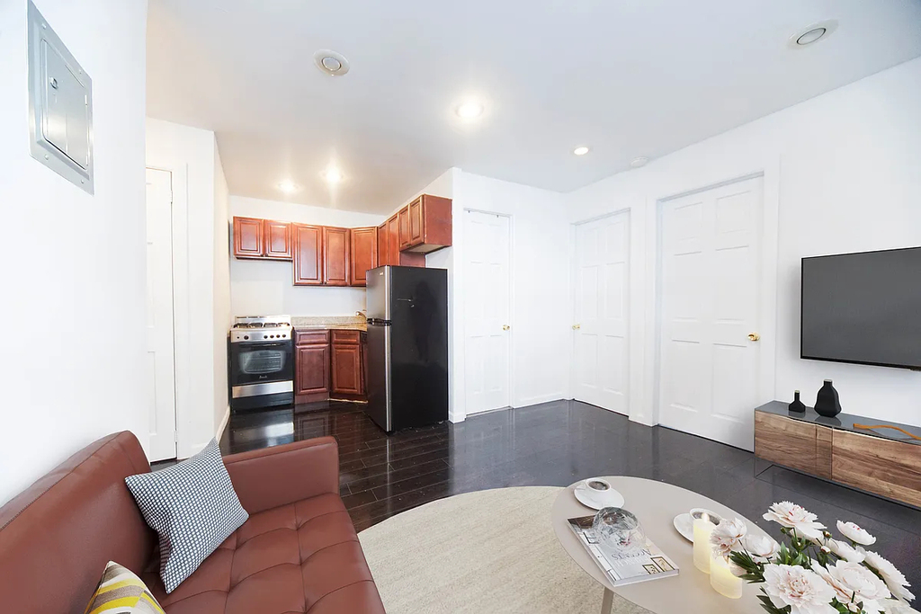  East 7th Street - Photo 3