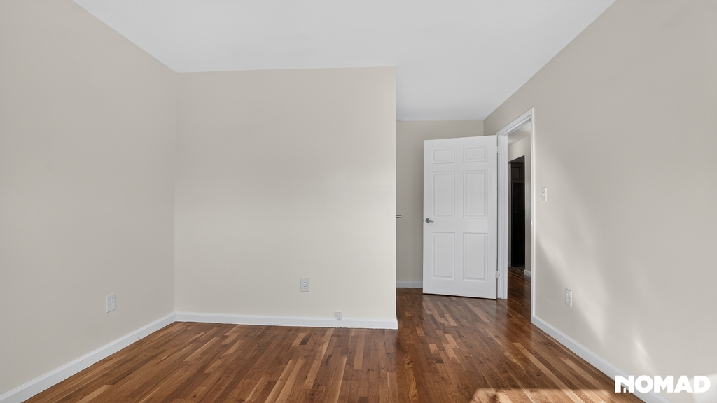 Essex Street - Photo 15