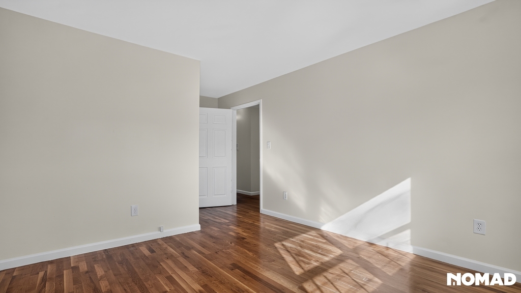 Essex Street - Photo 18