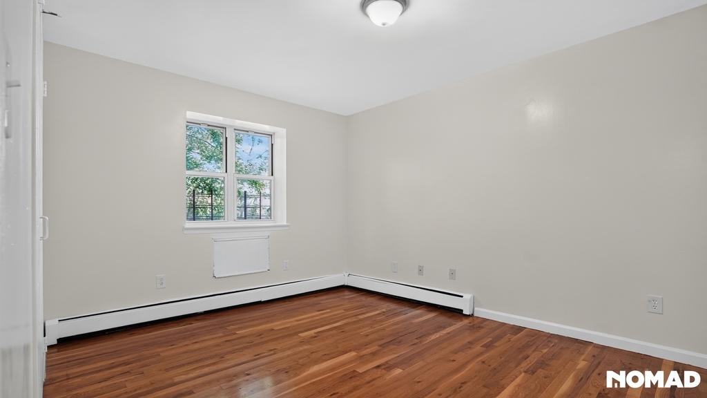 Essex Street - Photo 21