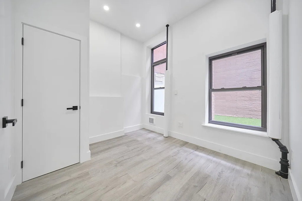  11th Avenue - Photo 11