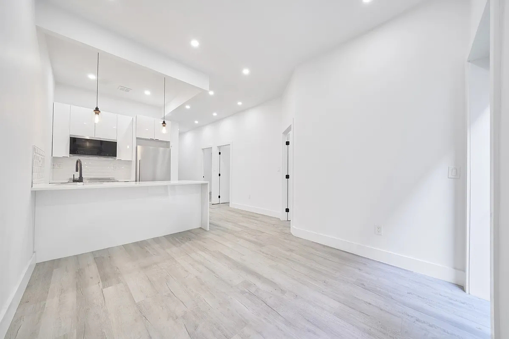  11th Avenue - Photo 3