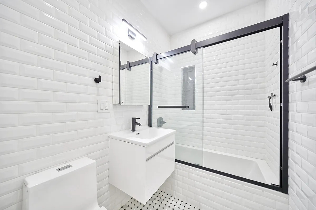  11th Avenue - Photo 10
