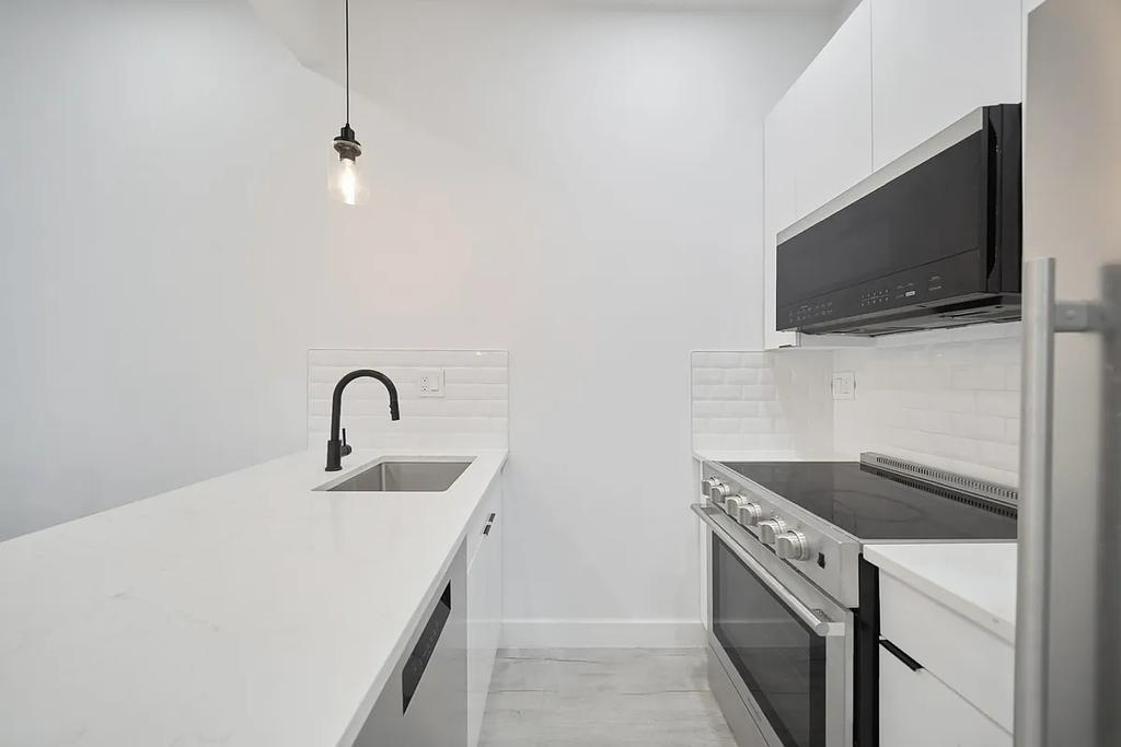  11th Avenue - Photo 4