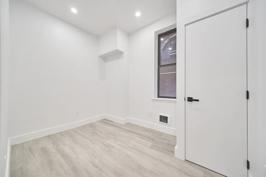  11th Avenue - Photo 8