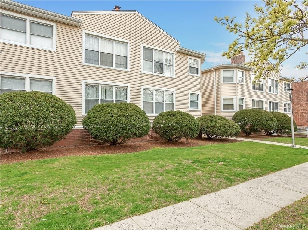 15 Quinby Avenue - Photo 1