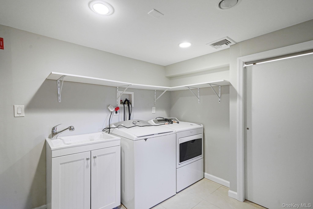 1072 Hicksville Road - Photo 16
