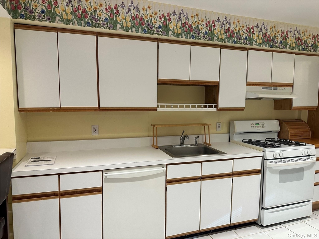 63 Franklin Avenue - Photo 1