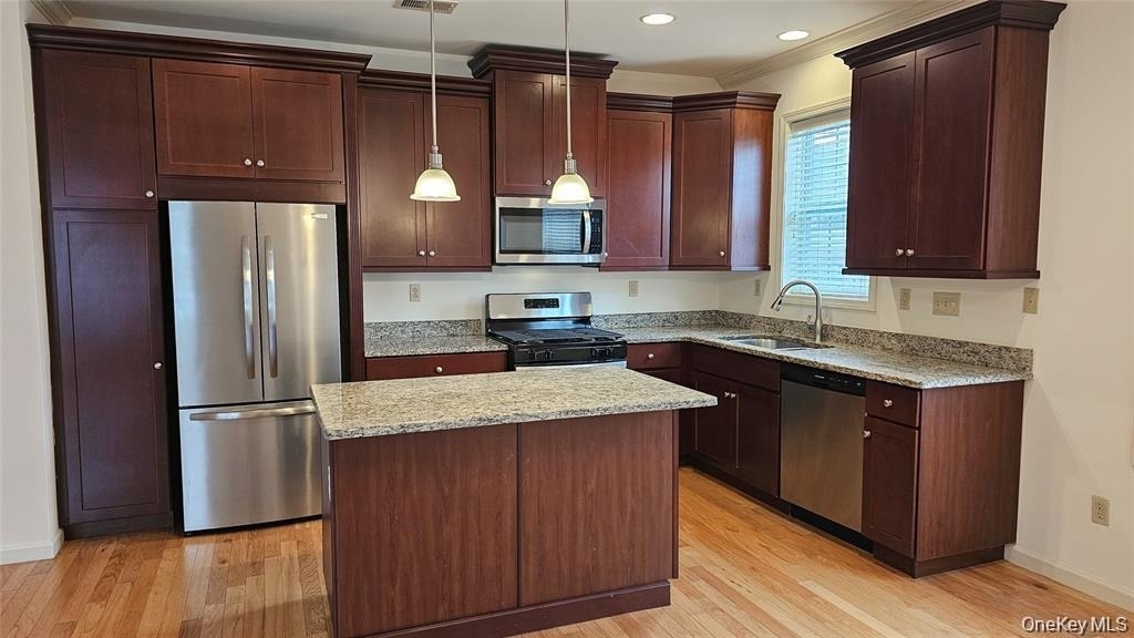 105 Canter Court - Photo 1