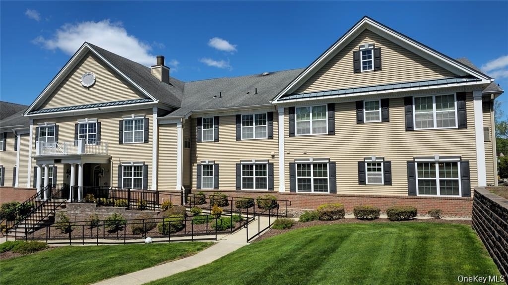 105 Canter Court - Photo 0