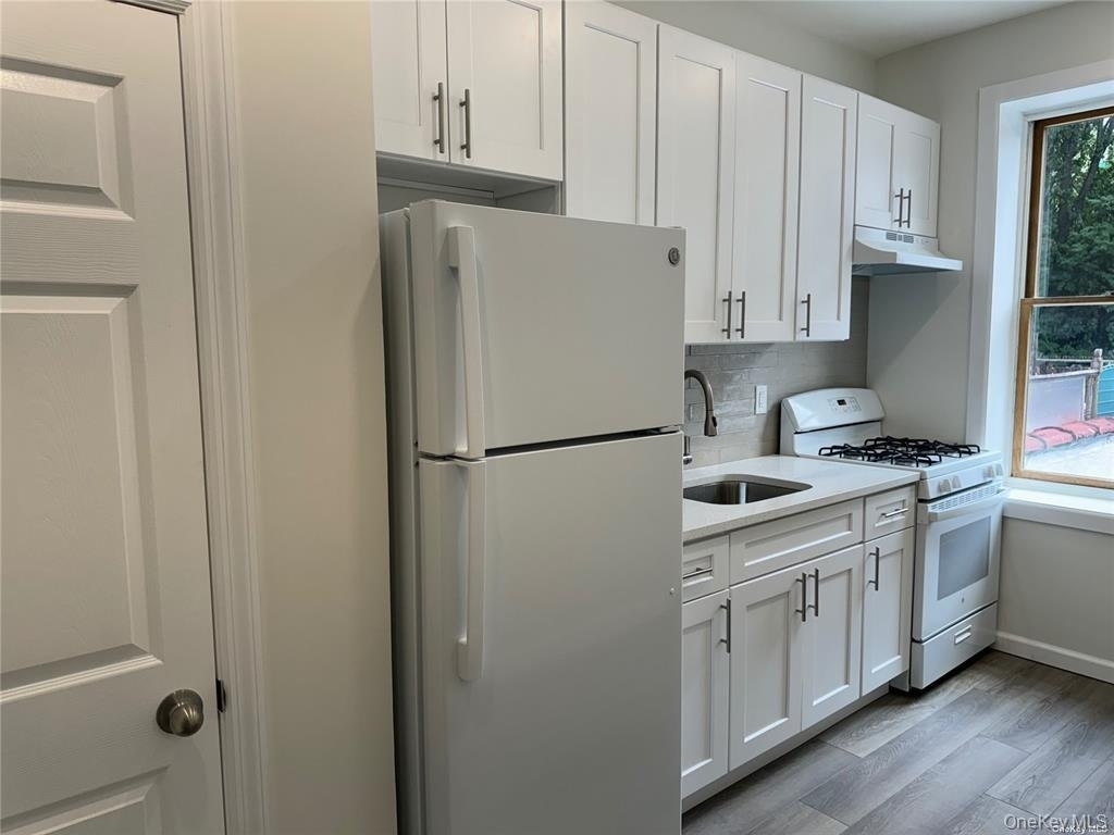 47-04 Greenpoint Avenue - Photo 2