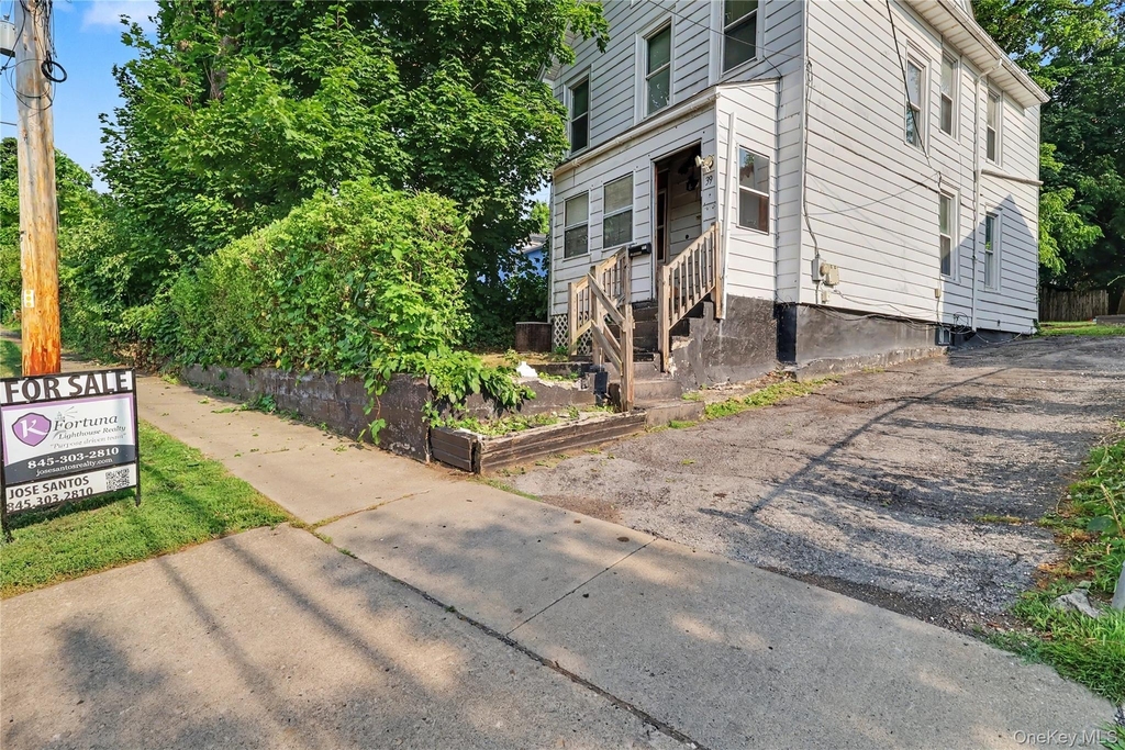 39 Spruce St - Photo 1