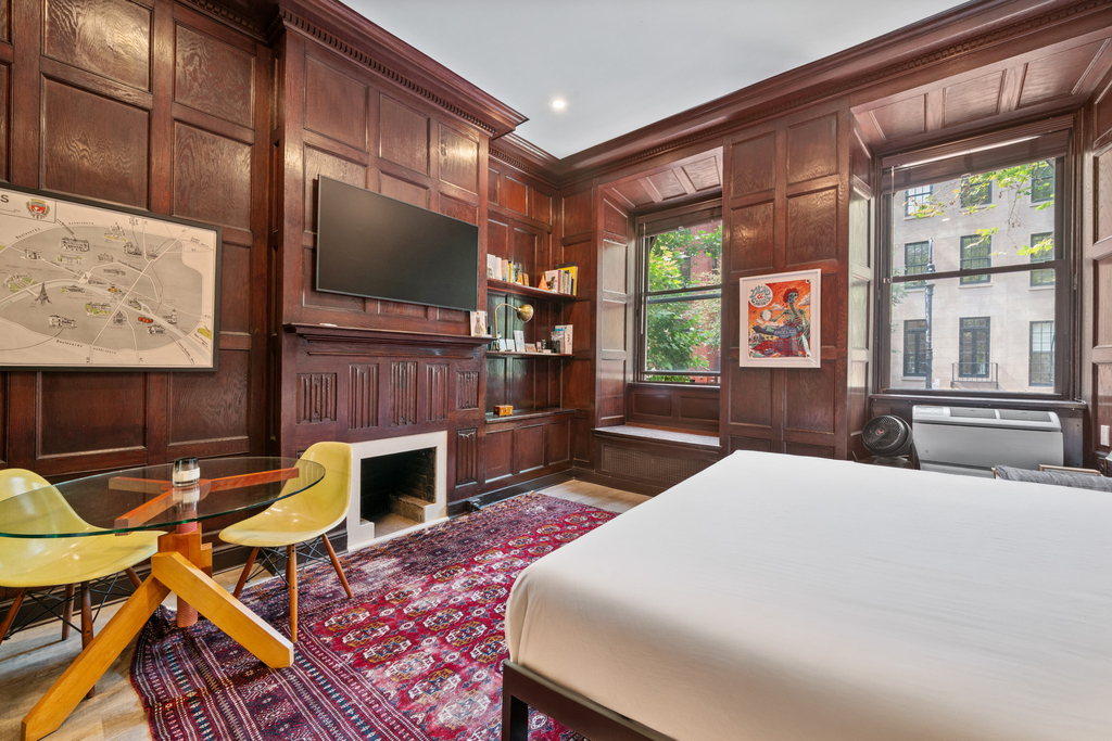 151 E 62nd Street - Photo 2