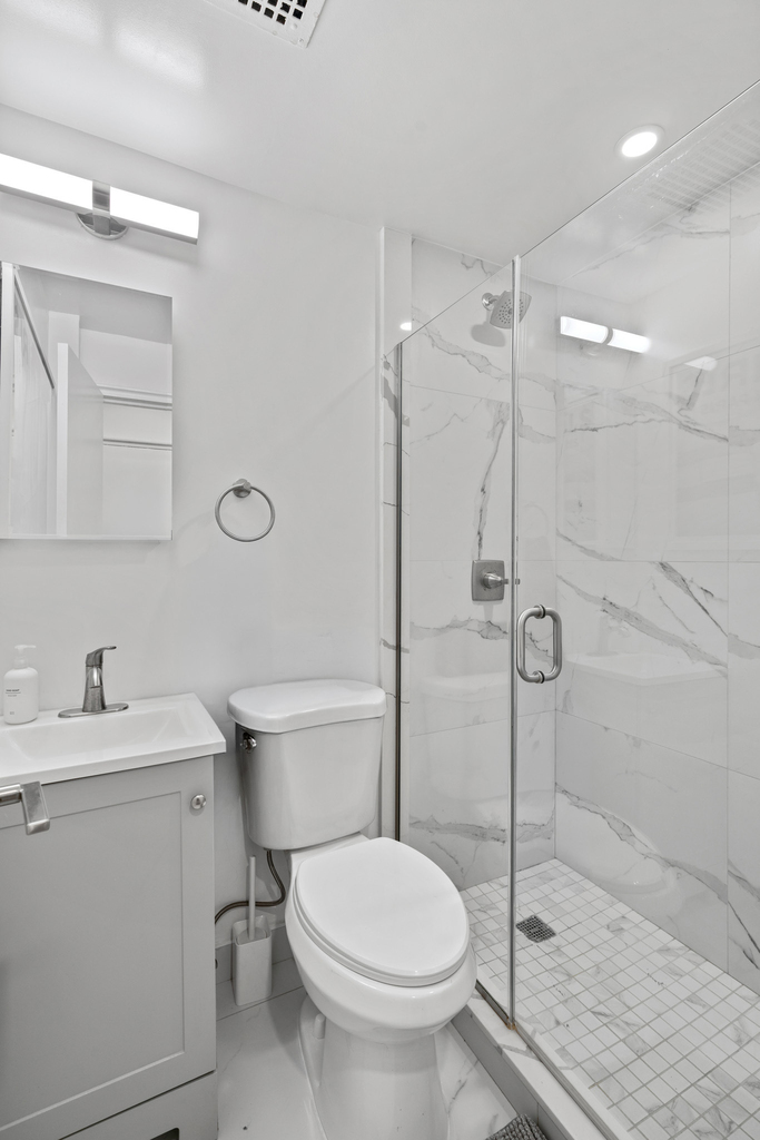 151 E 62nd Street - Photo 5
