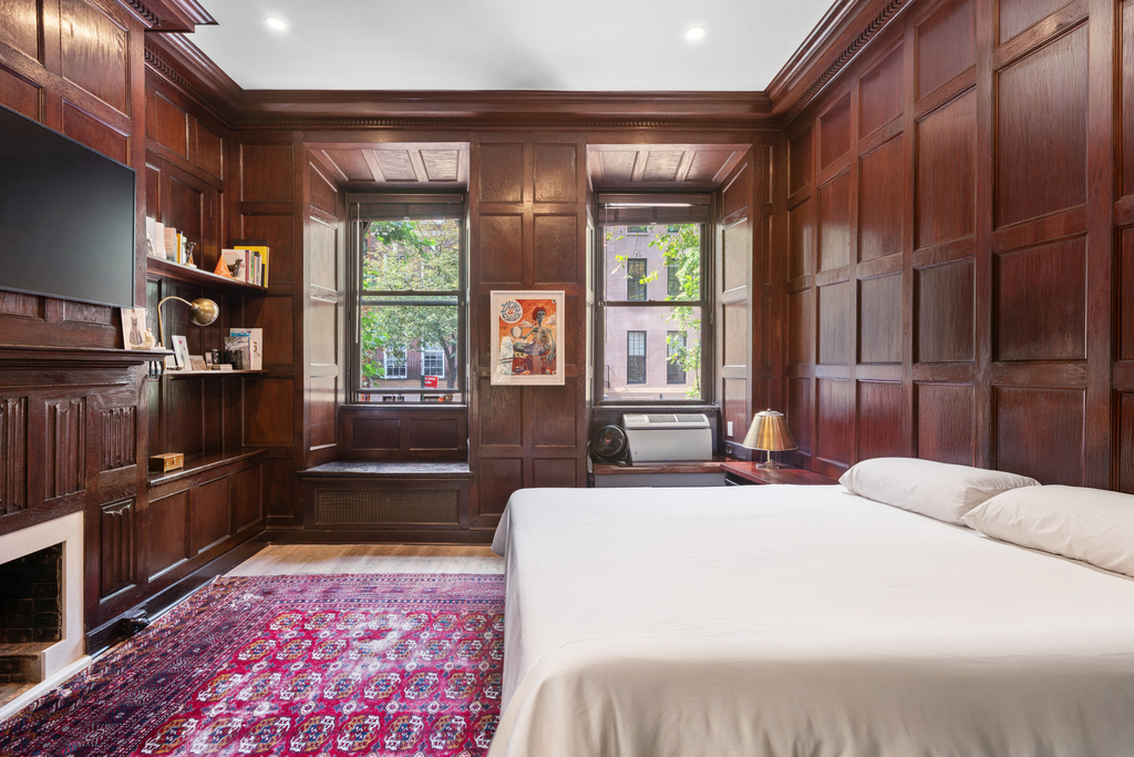 151 E 62nd Street - Photo 1