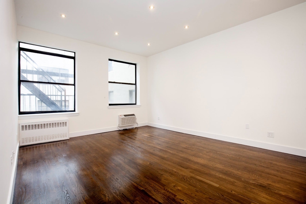 27 W 16th Street - Photo 0