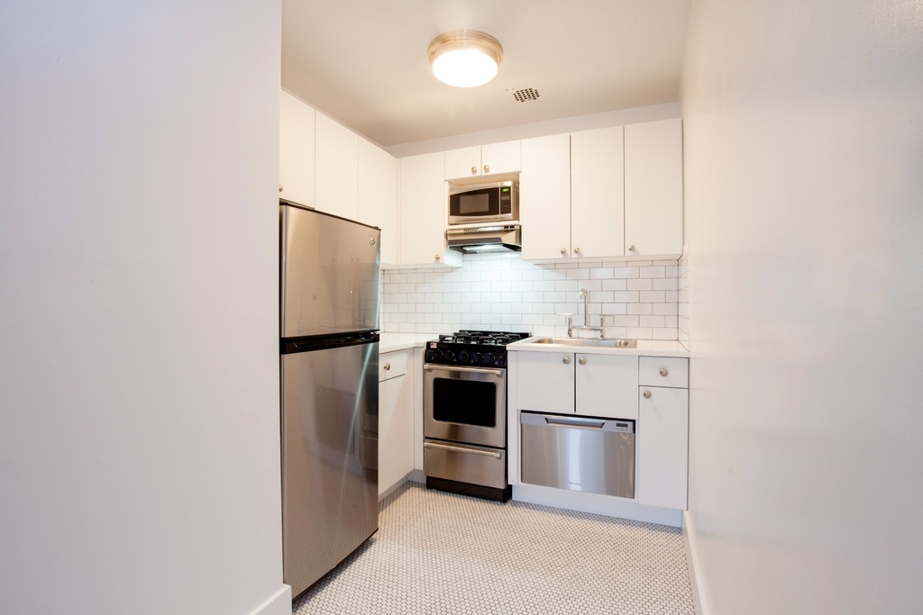 27 W 16th Street - Photo 3