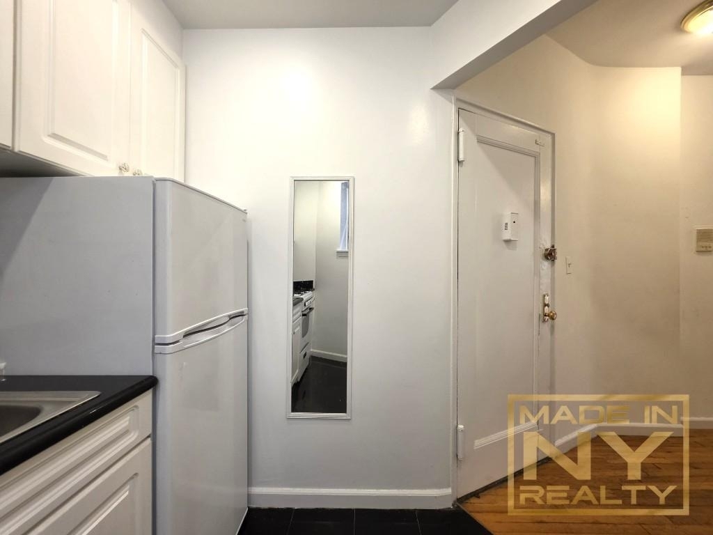 171 E 77th Street - Photo 2