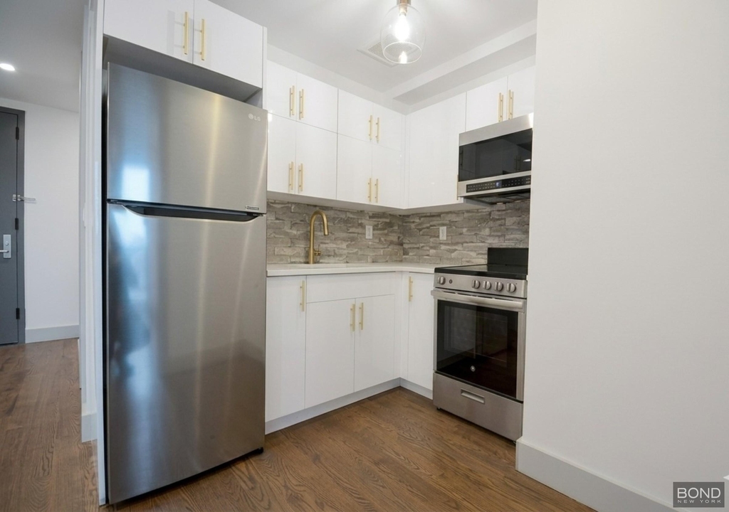 896 New York Avenue - Photo 1