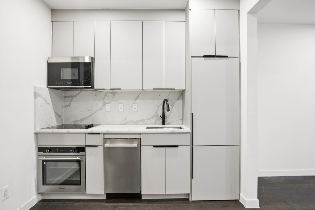 231 Sullivan Street - Photo 6