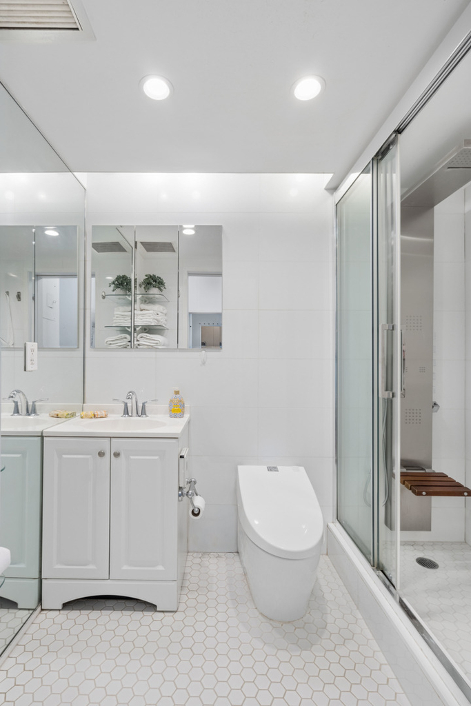 400 E 70th Street - Photo 9