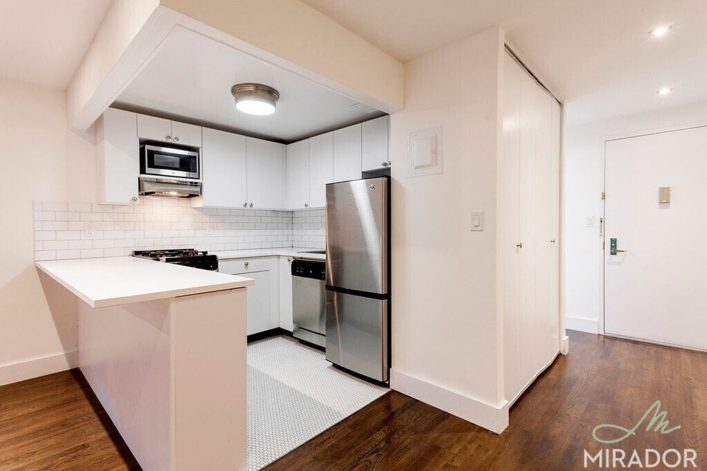 304 E 20th Street - Photo 1