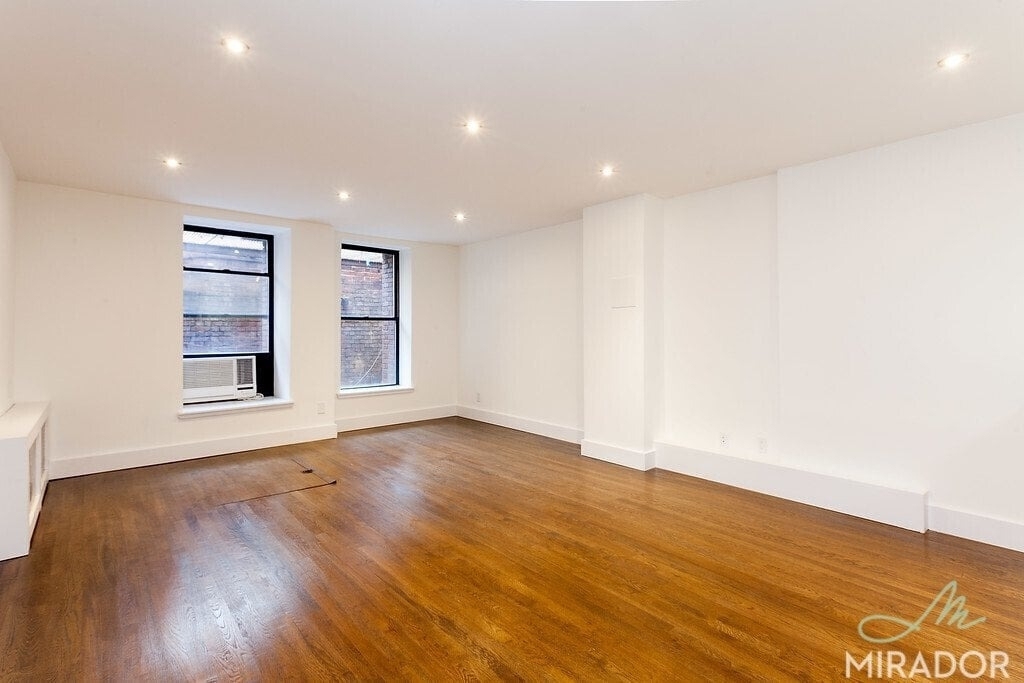 304 E 20th Street - Photo 0