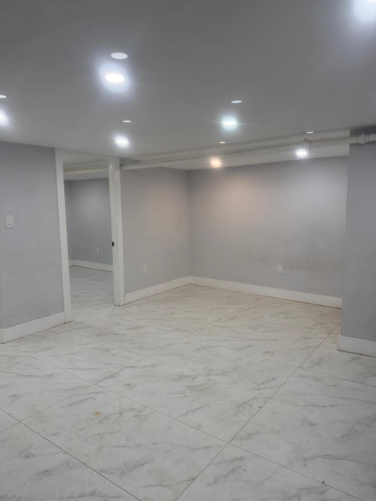  Charming & Budget-Friendly Apartment in Saint Albans - Photo 3