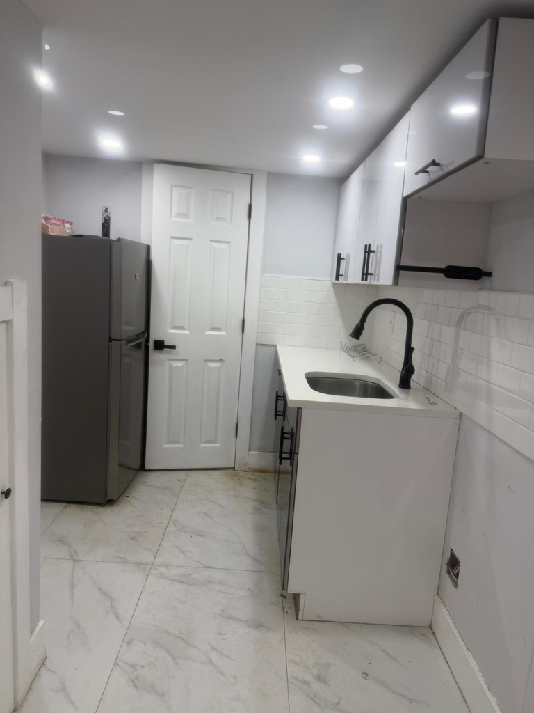 Charming & Budget-Friendly Apartment in Saint Albans - Photo 4