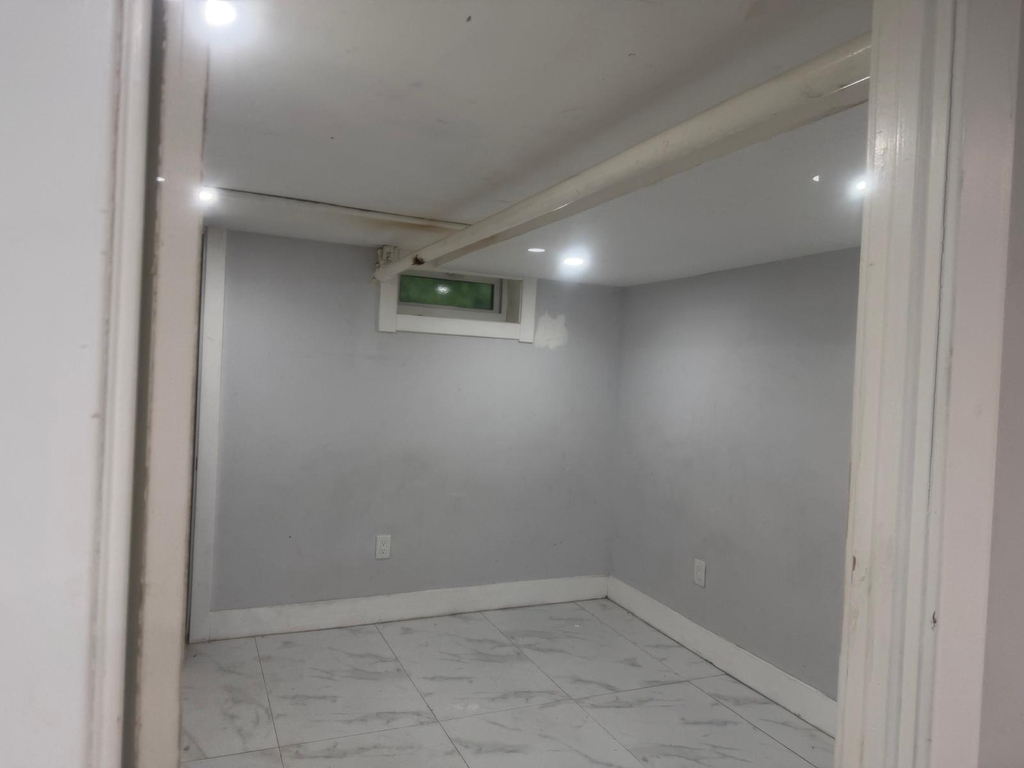  Charming & Budget-Friendly Apartment in Saint Albans - Photo 2