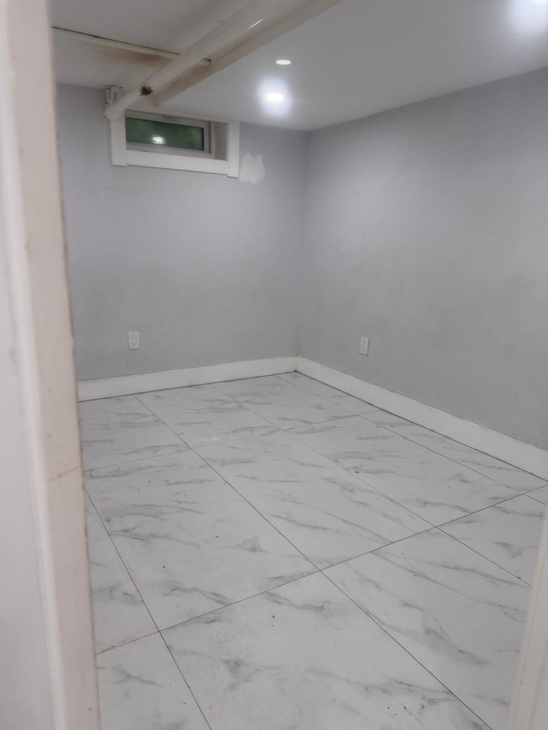  Charming & Budget-Friendly Apartment in Saint Albans - Photo 1
