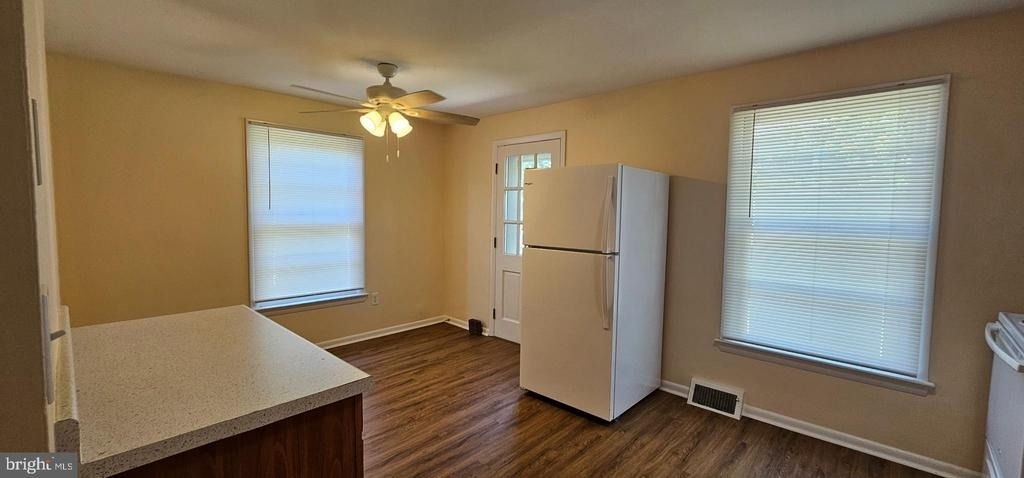 220 E Whitlock Avenue - Photo 3