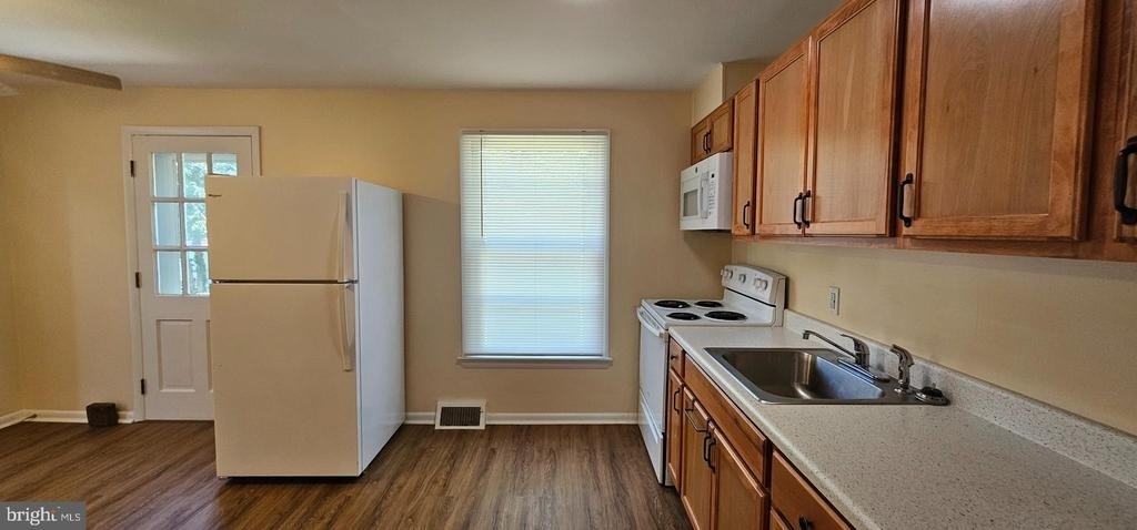 220 E Whitlock Avenue - Photo 2