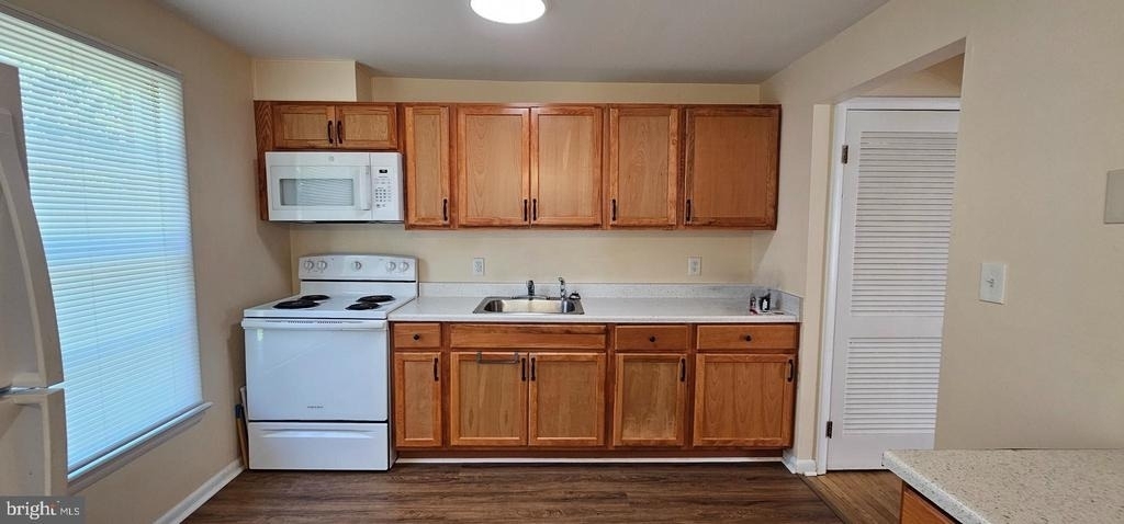 220 E Whitlock Avenue - Photo 1