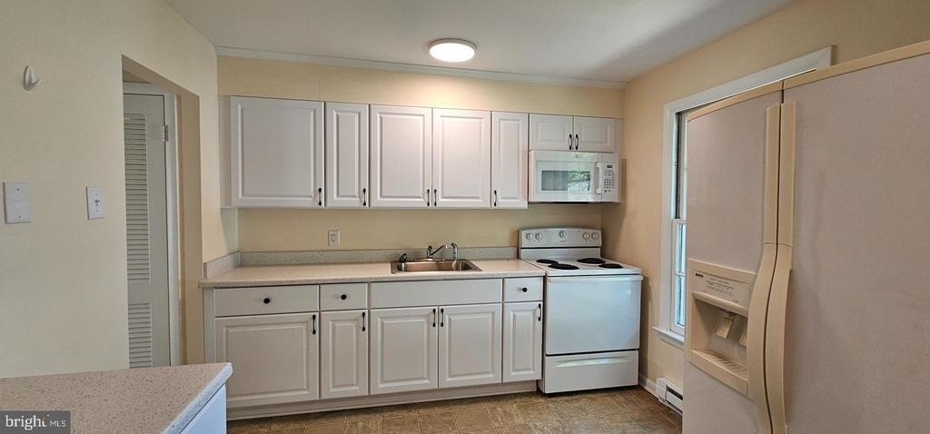 204 E Whitlock Avenue - Photo 1