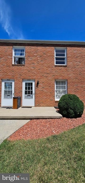 204 E Whitlock Avenue - Photo 0