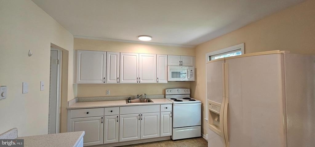 204 E Whitlock Avenue - Photo 2