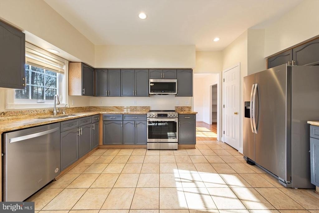 36767 Pelham Court - Photo 10
