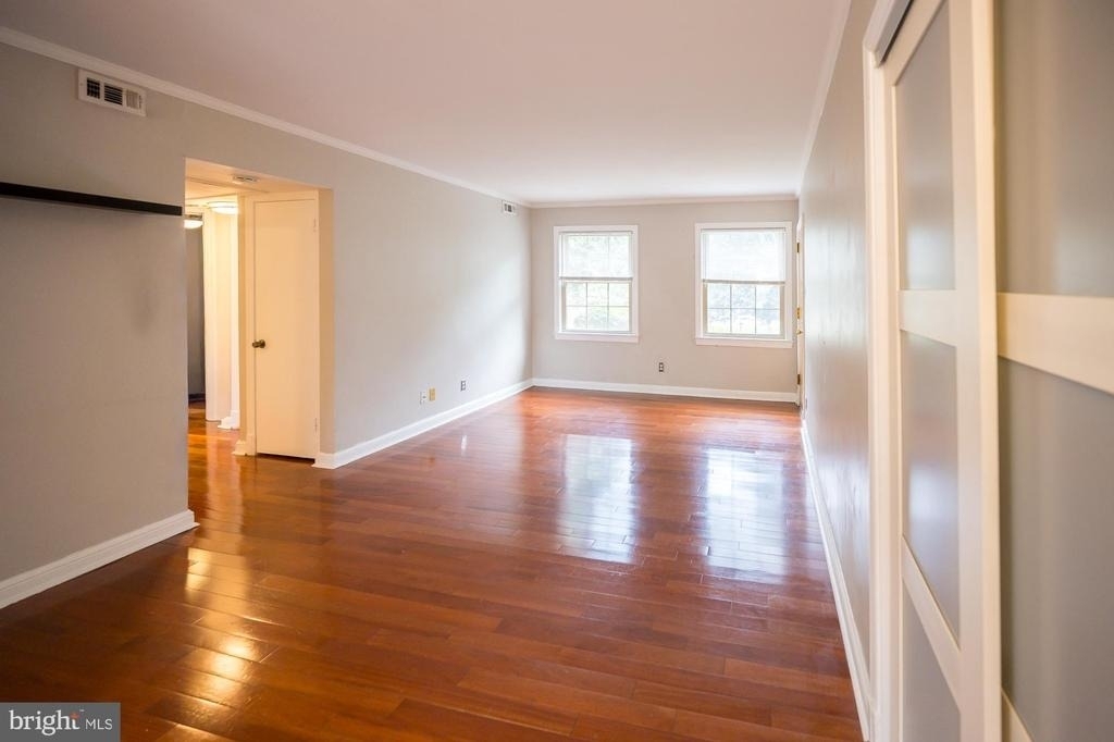2805 Arlington Boulevard - Photo 2