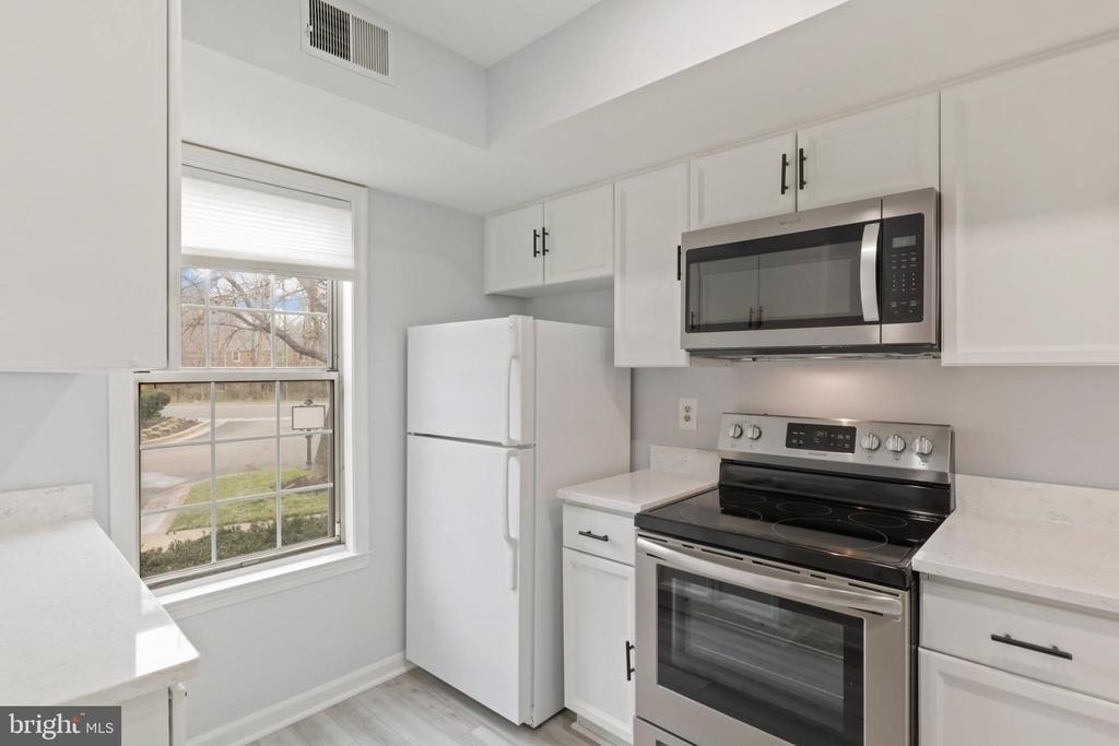 2403 S Walter Reed Drive S - Photo 6